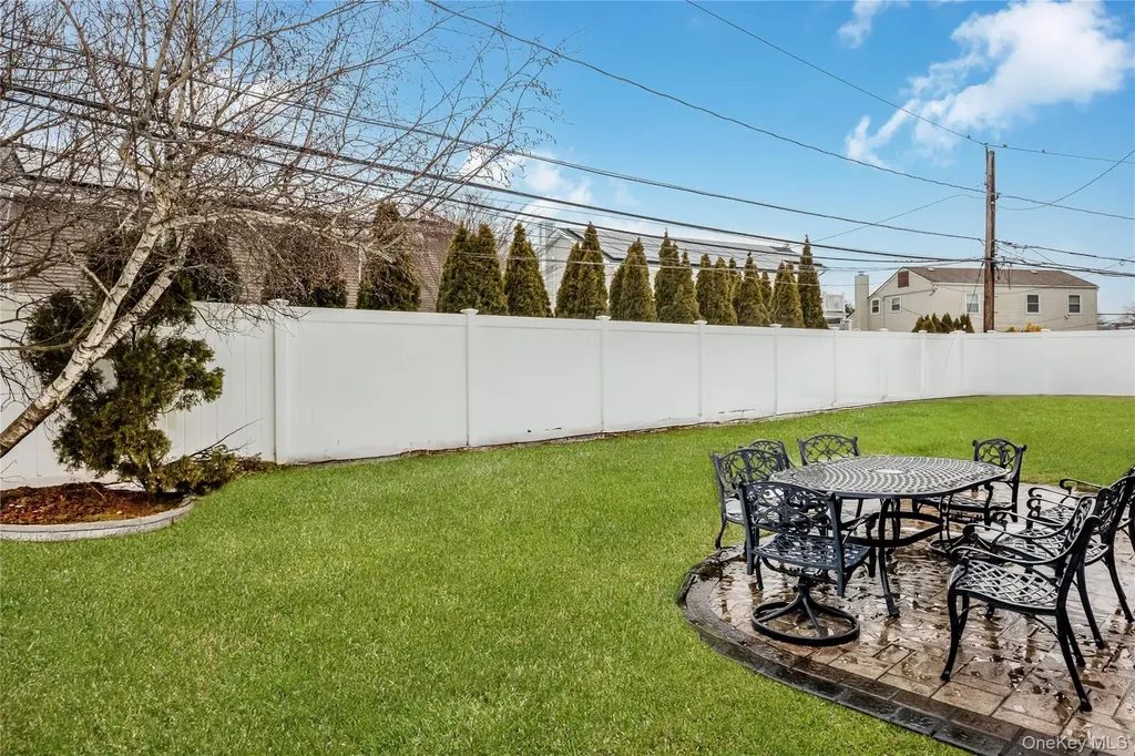 43 Maplewood Drive Plainview NY 11803
