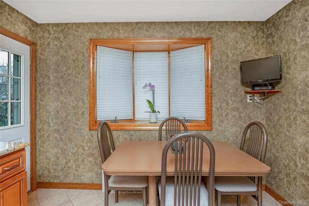 43 Maplewood Drive Plainview NY 11803