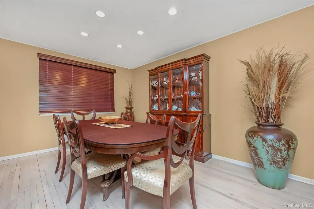 43 Maplewood Drive Plainview NY 11803