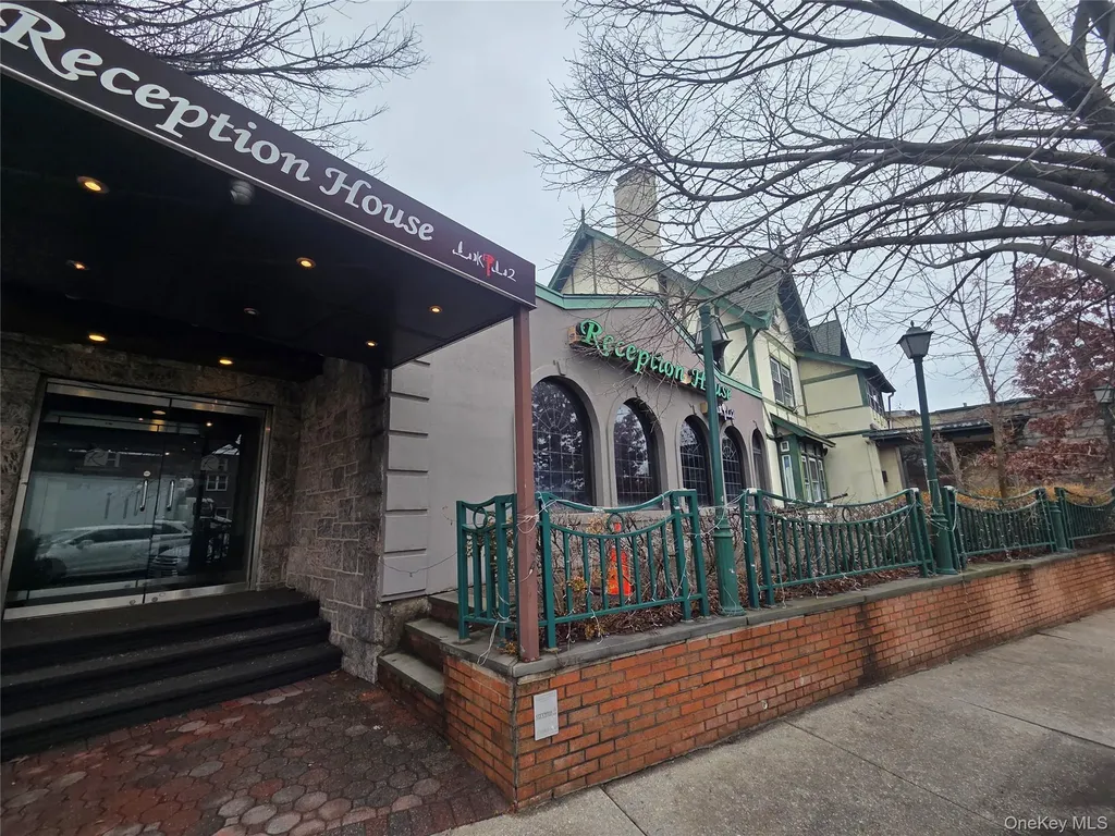 167-17 Northern Boulevard Flushing NY 11358