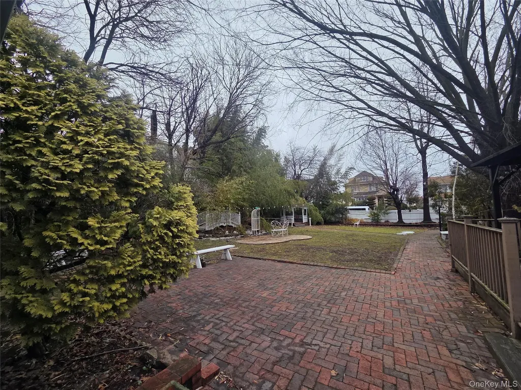 167-17 Northern Boulevard Flushing NY 11358