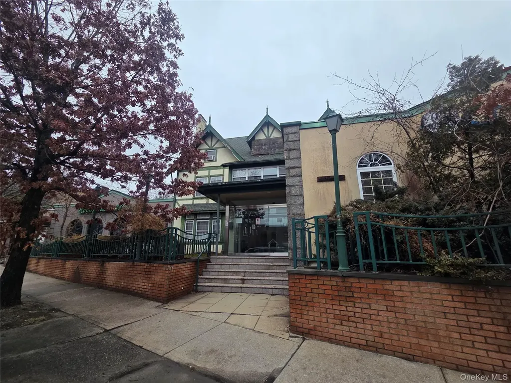 167-17 Northern Boulevard Flushing NY 11358