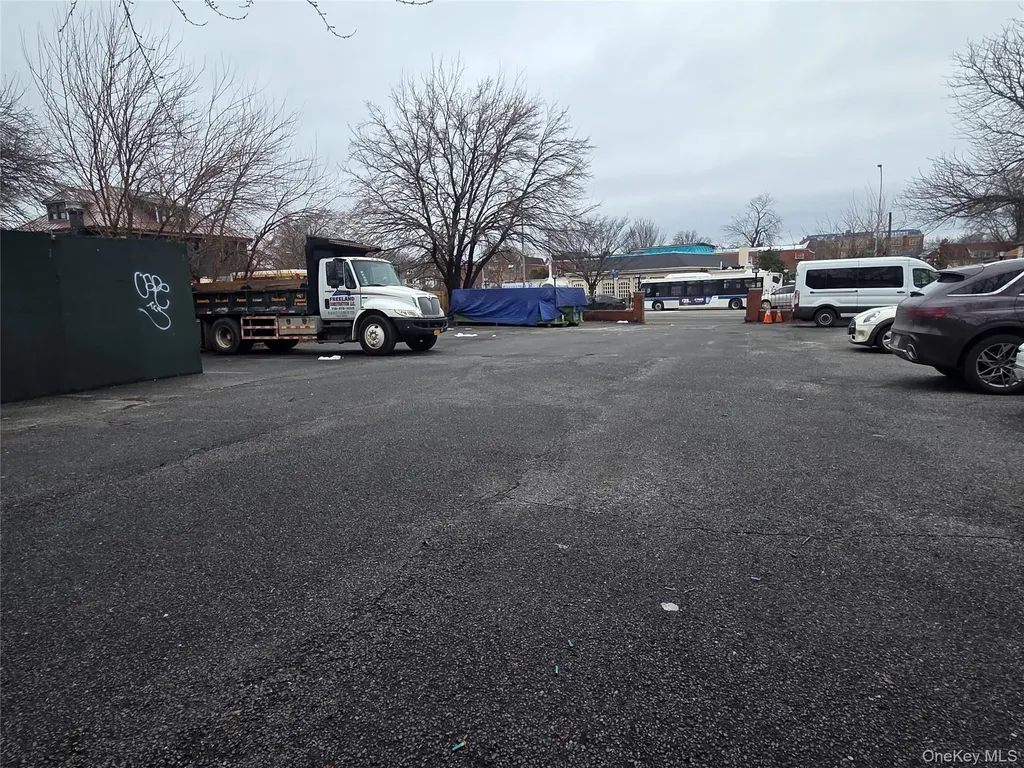 167-17 Northern Boulevard Flushing NY 11358