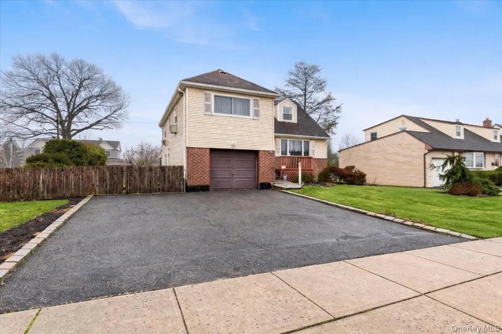6 Gateway Street Bethpage NY 11714
