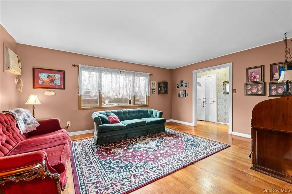 6 Gateway Street Bethpage NY 11714