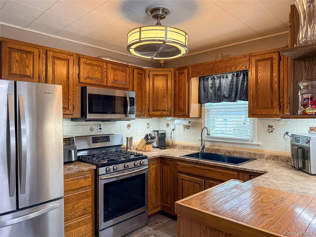 3 Wilcox Avenue Highland NY 12528