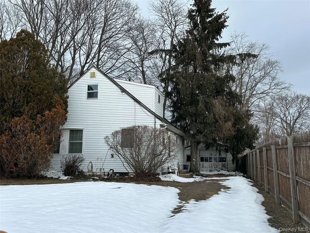 7 Garnet Drive Brentwood NY 11717