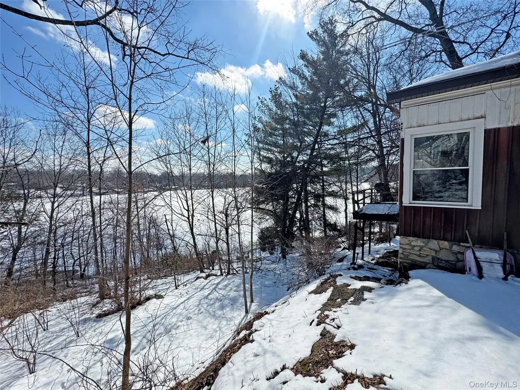 315 Lake Drive Lake Peekskill NY 10537
