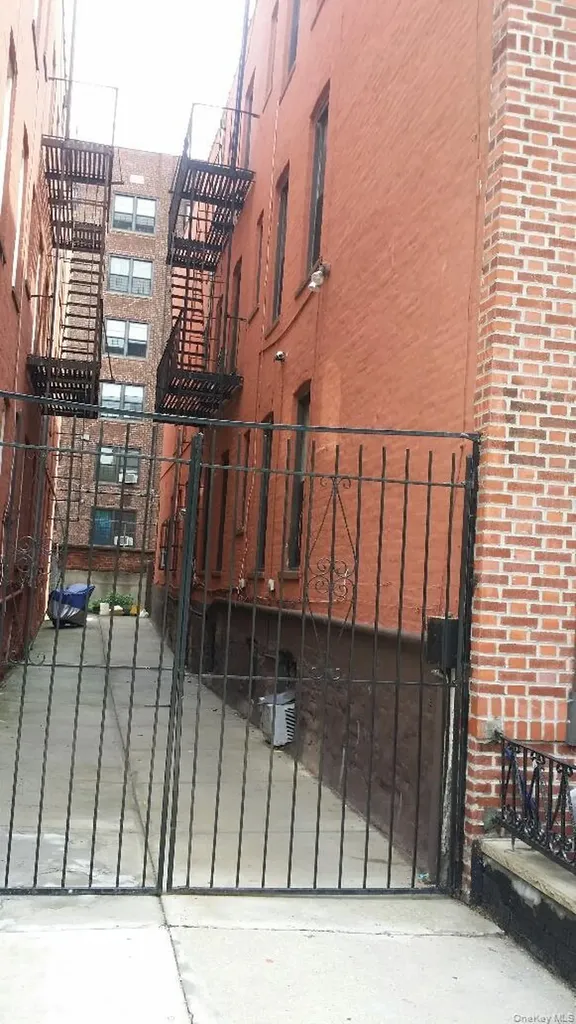 315 E 94th Street Brooklyn NY 11212