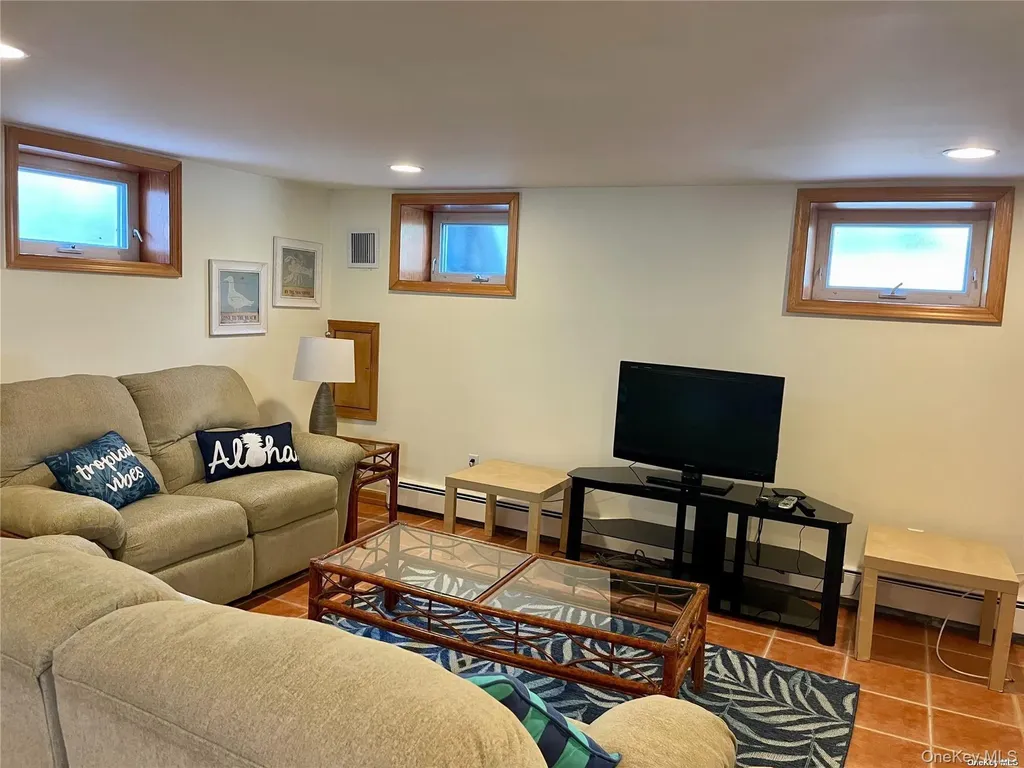 89 Lynbrook Point Lookout NY 11569