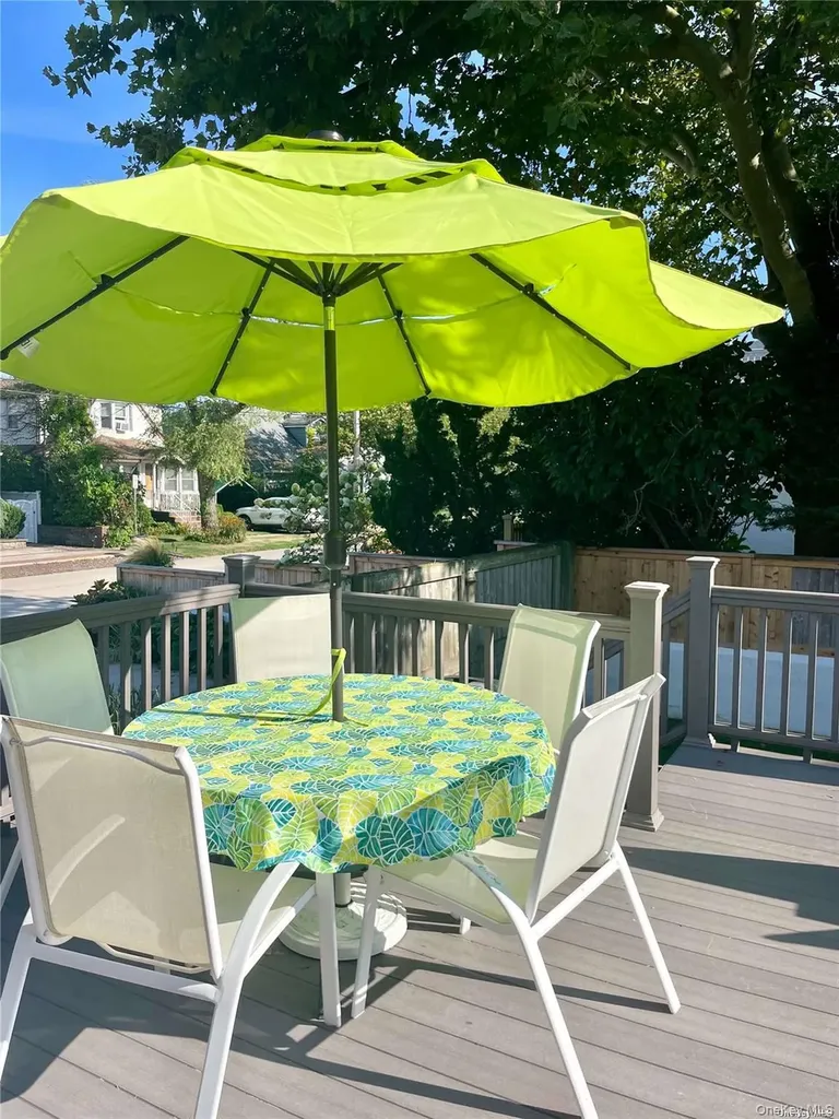 89 Lynbrook Point Lookout NY 11569