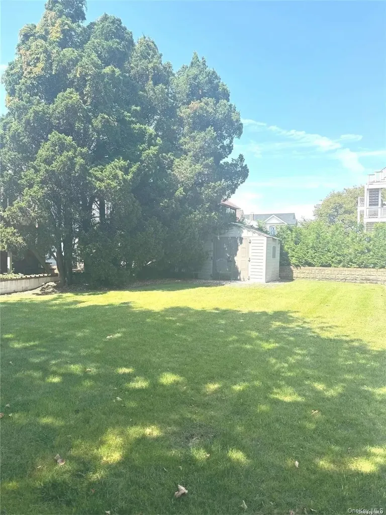 89 Lynbrook Point Lookout NY 11569
