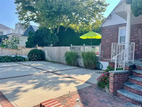 89 Lynbrook Point Lookout NY 11569