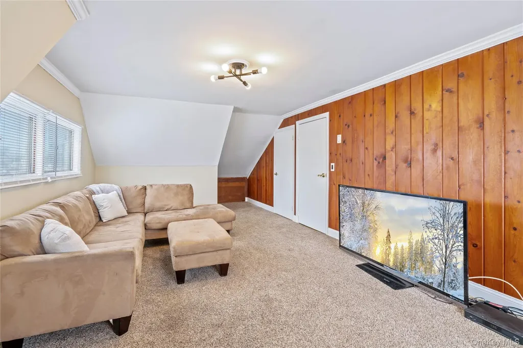 68 Summer Lane Hicksville NY 11801