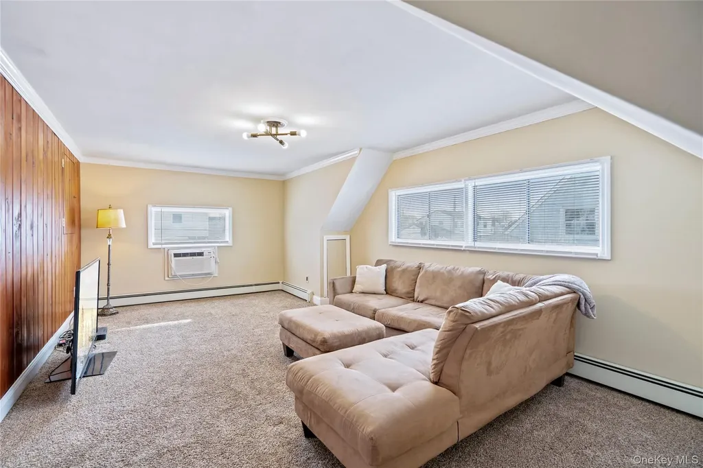 68 Summer Lane Hicksville NY 11801