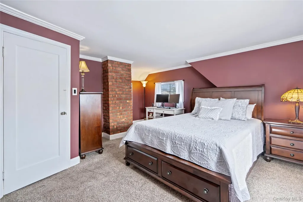 68 Summer Lane Hicksville NY 11801