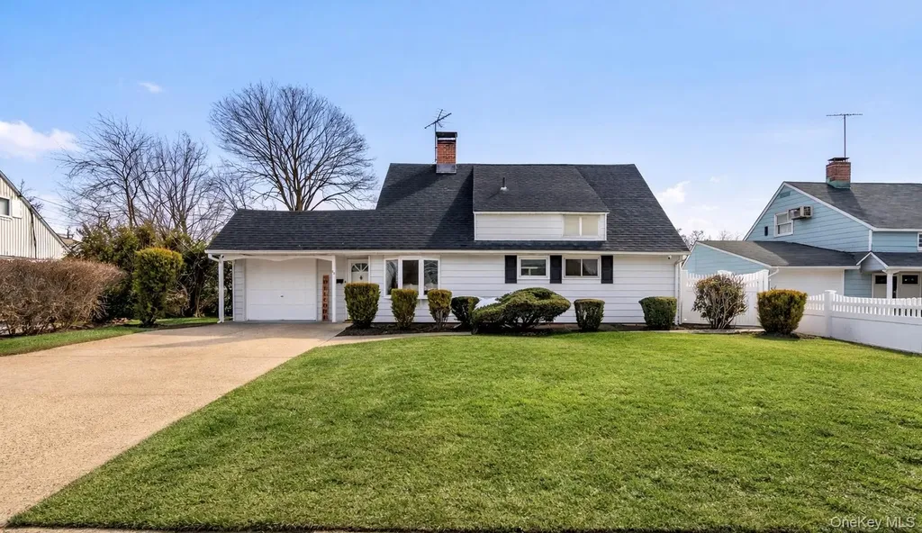 68 Summer Lane Hicksville NY 11801