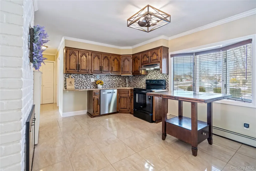 68 Summer Lane Hicksville NY 11801