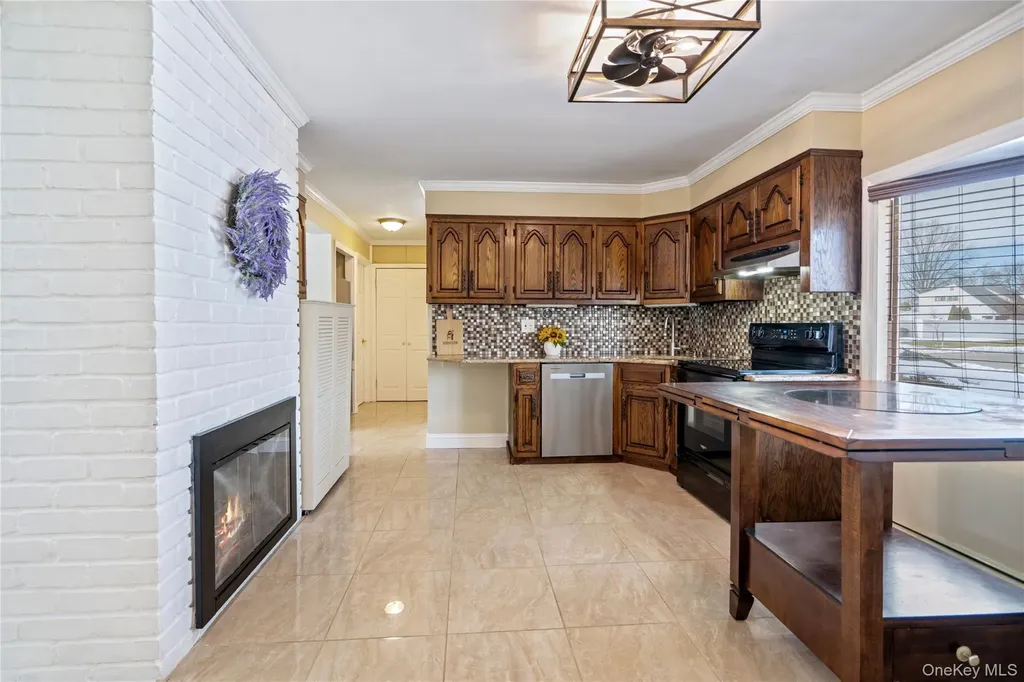 68 Summer Lane Hicksville NY 11801