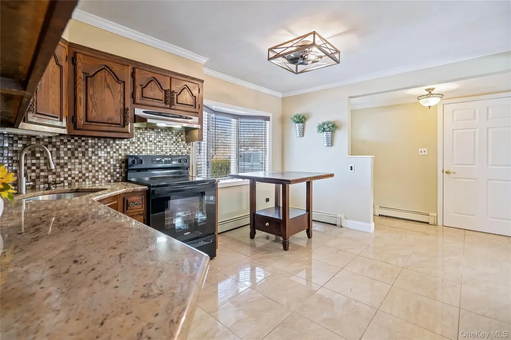 68 Summer Lane Hicksville NY 11801