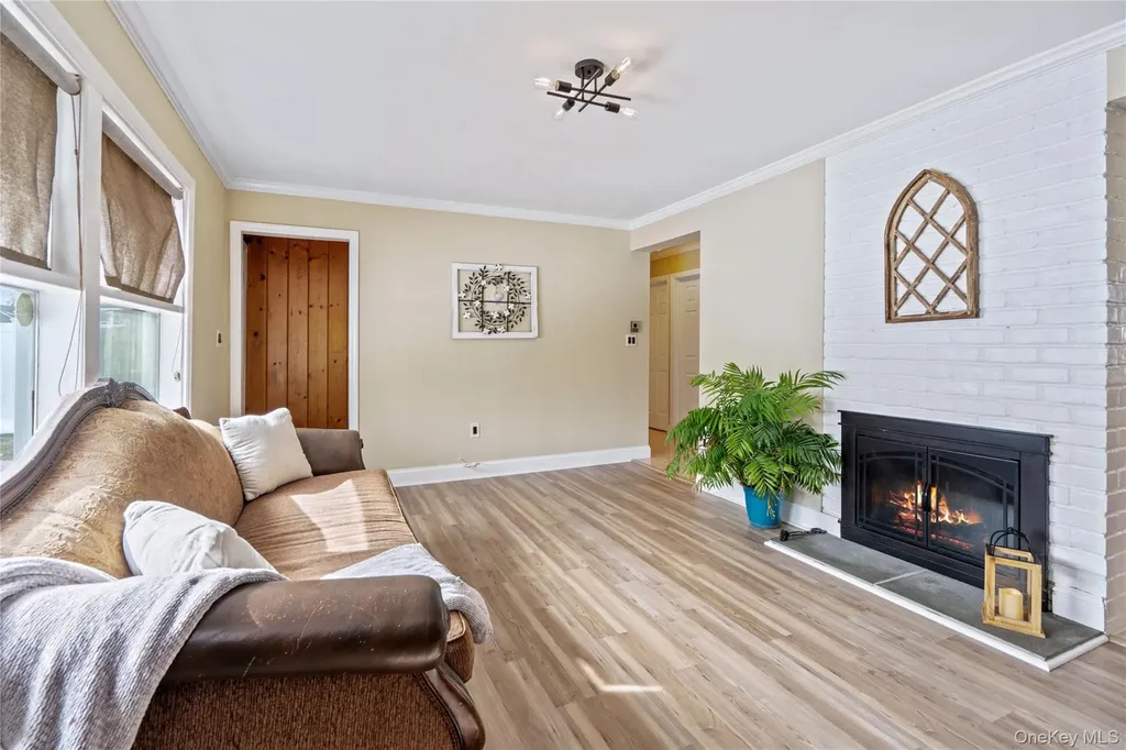 68 Summer Lane Hicksville NY 11801