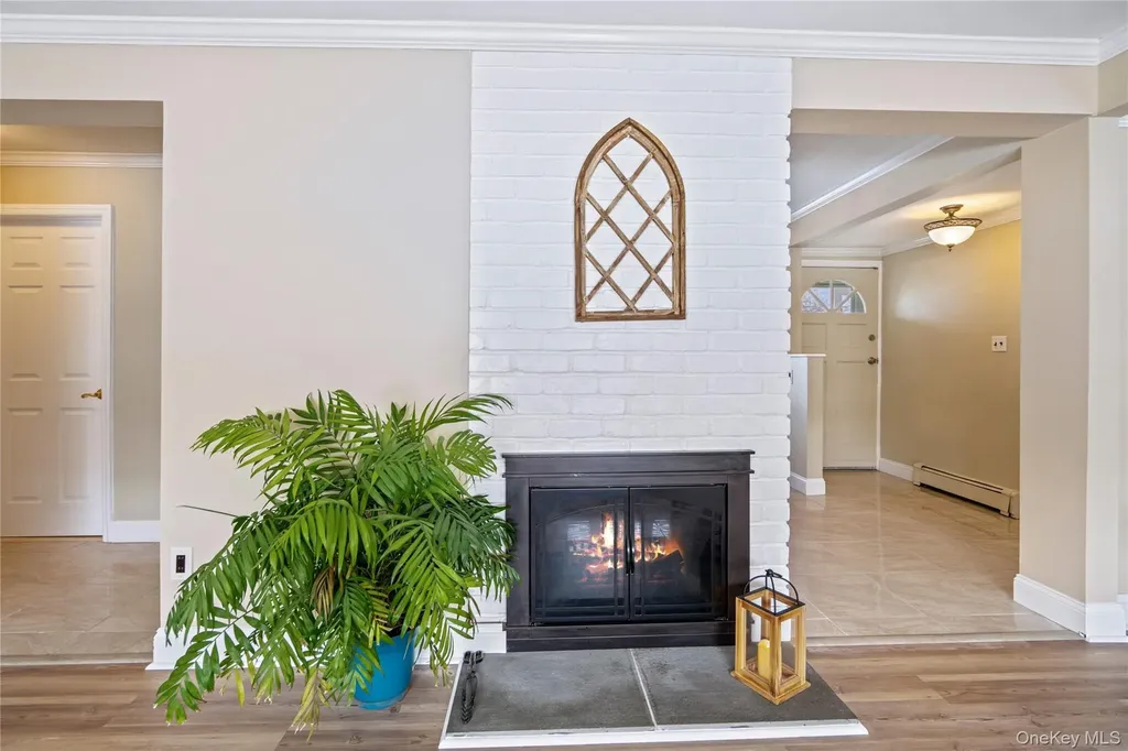 68 Summer Lane Hicksville NY 11801