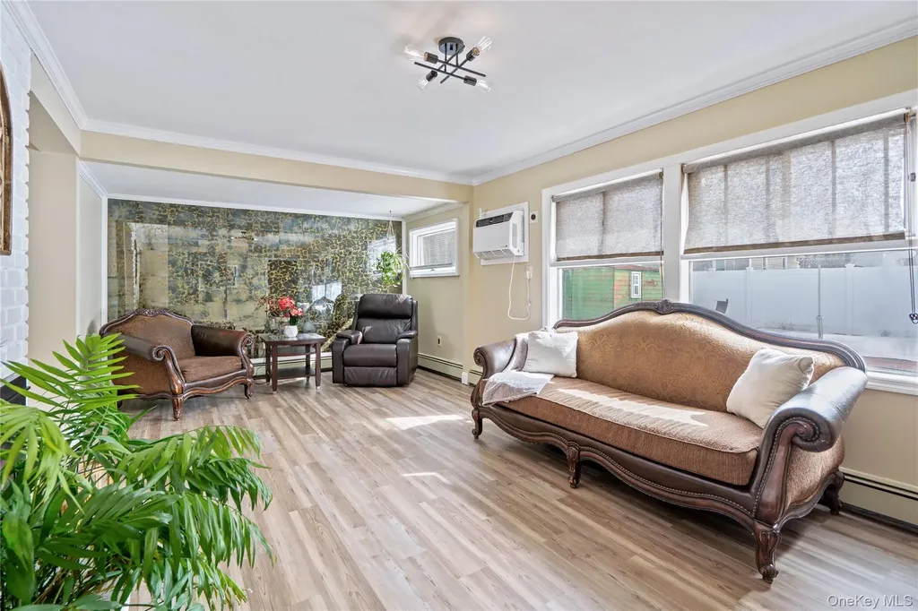 68 Summer Lane Hicksville NY 11801