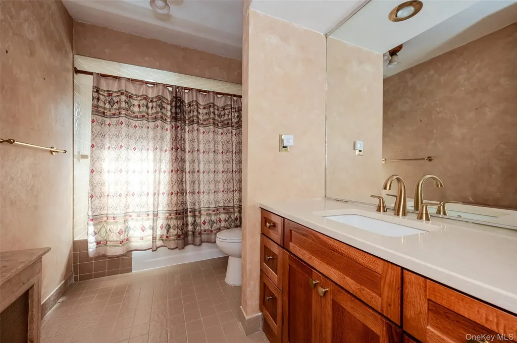 32 E Atlantic Avenue Oceanside NY 11572