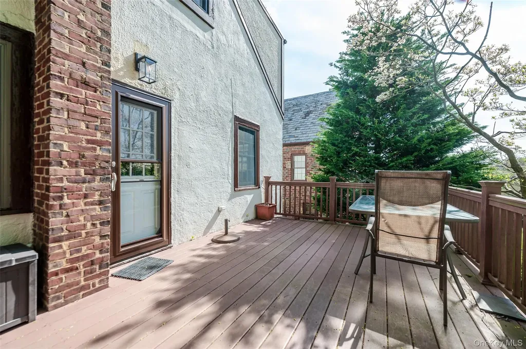 32 E Atlantic Avenue Oceanside NY 11572