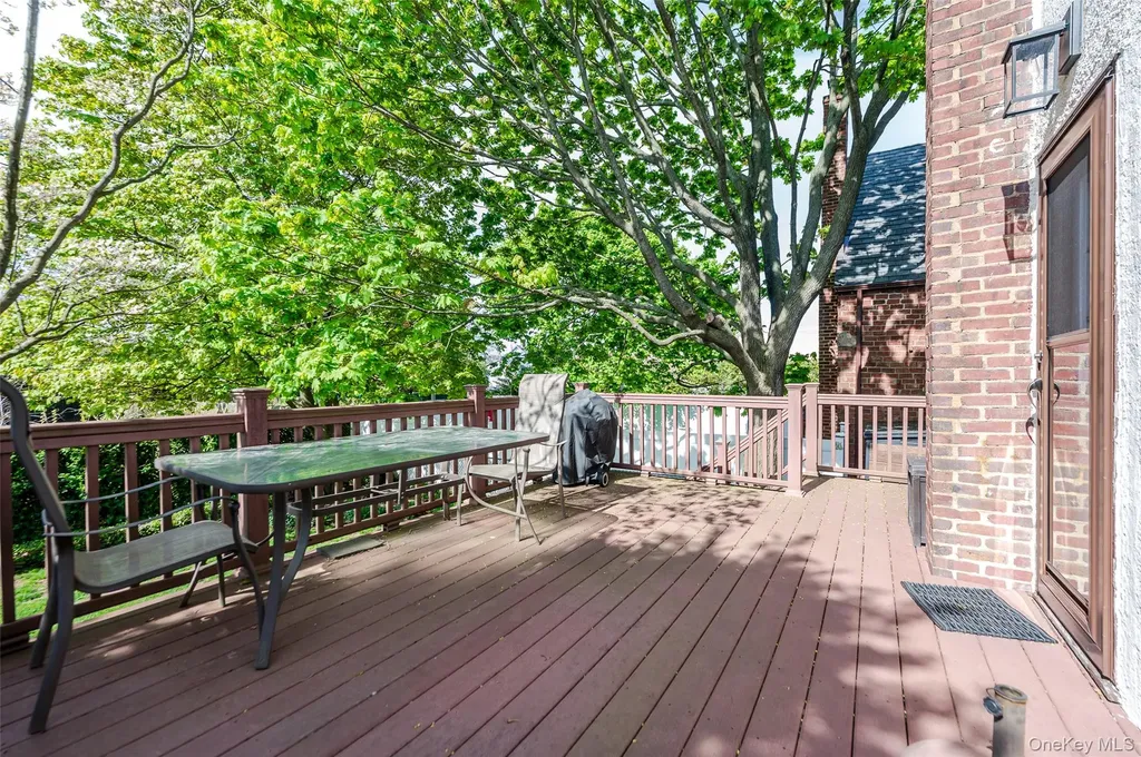32 E Atlantic Avenue Oceanside NY 11572