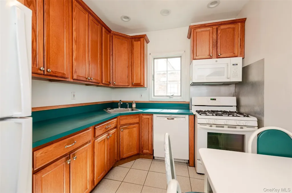 32 E Atlantic Avenue Oceanside NY 11572