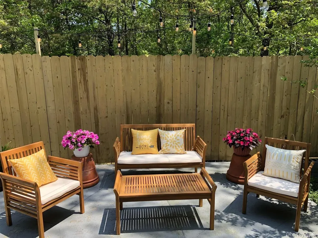 18 Old Riverhead Road Hampton Bays NY 11946