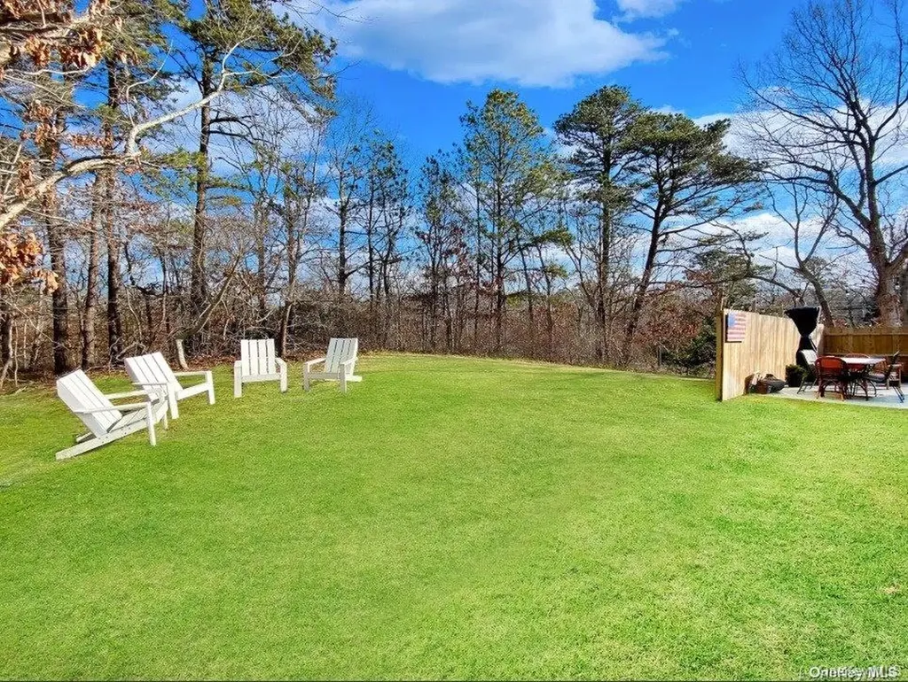 18 Old Riverhead Road Hampton Bays NY 11946