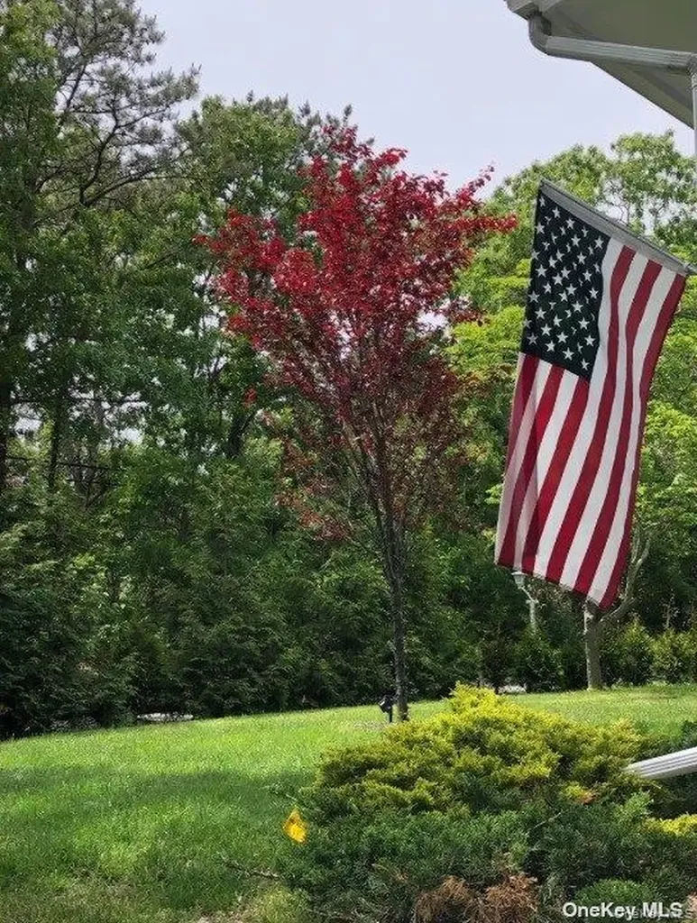 18 Old Riverhead Road Hampton Bays NY 11946