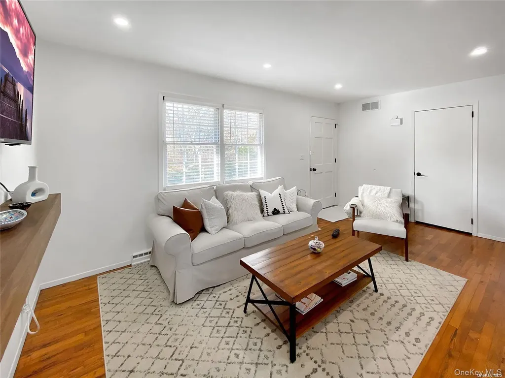 18 Old Riverhead Road Hampton Bays NY 11946