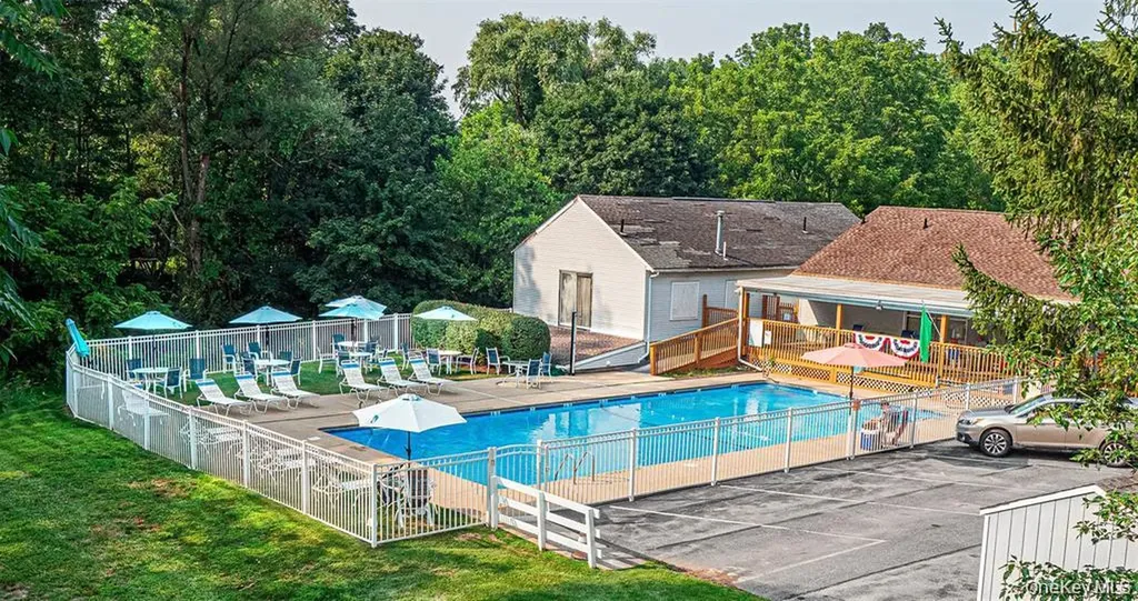 21 Magnolia Lane Warwick NY 10990