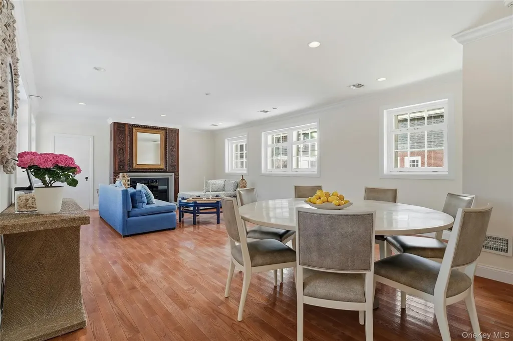 74 Peacock Lane Locust Valley NY 11560