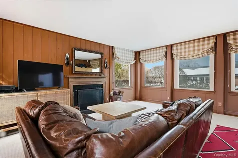 74 Peacock Lane Locust Valley NY 11560