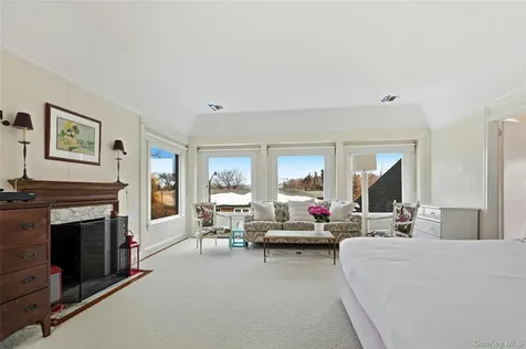 74 Peacock Lane Locust Valley NY 11560