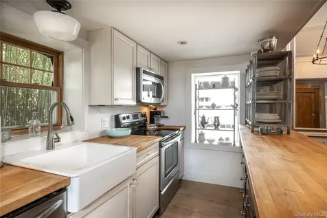 44 Merrit Avenue Millbrook NY 12545