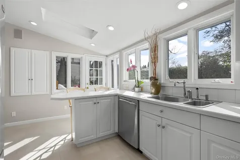 206 Knollwood Avenue Mamaroneck NY 10543