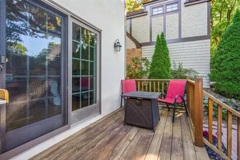 206 Knollwood Avenue Mamaroneck NY 10543