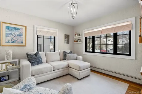 206 Knollwood Avenue Mamaroneck NY 10543