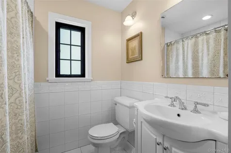206 Knollwood Avenue Mamaroneck NY 10543