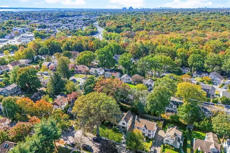 206 Knollwood Avenue Mamaroneck NY 10543