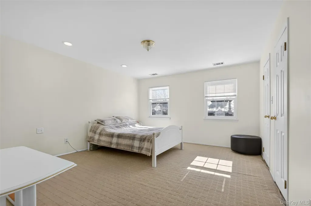 109 Glen Way Syosset NY 11791
