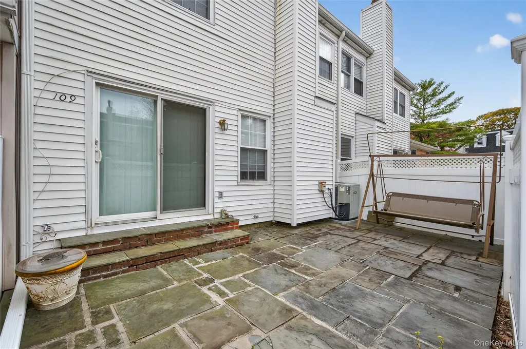 109 Glen Way Syosset NY 11791