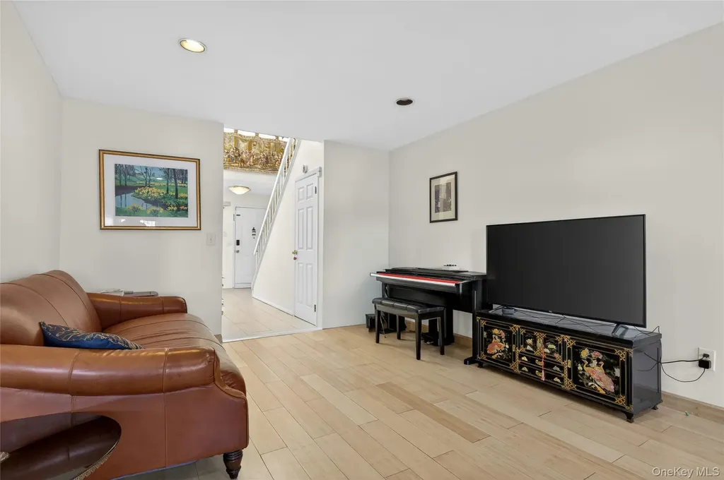 109 Glen Way Syosset NY 11791