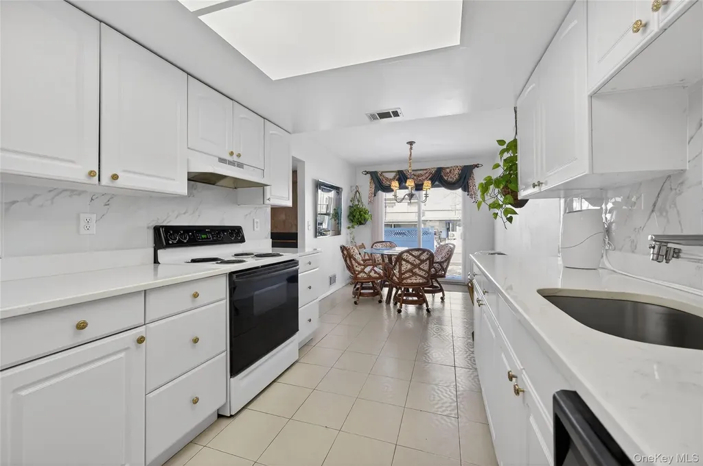 109 Glen Way Syosset NY 11791