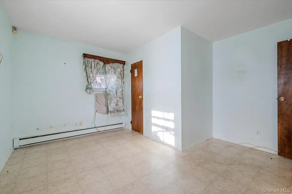 342 9th Street West Babylon NY 11704